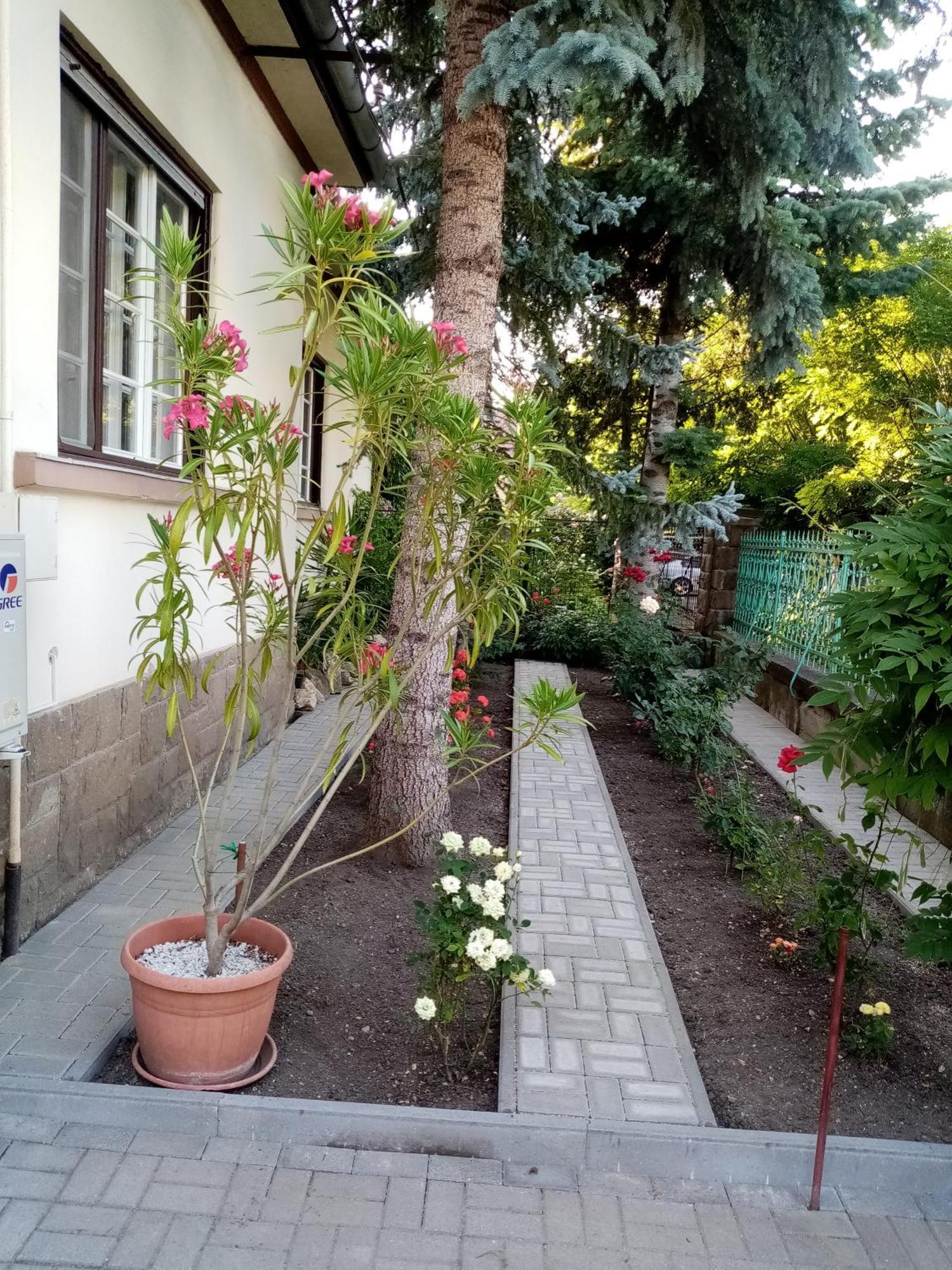 Családi Vendégház Eger Extérieur photo